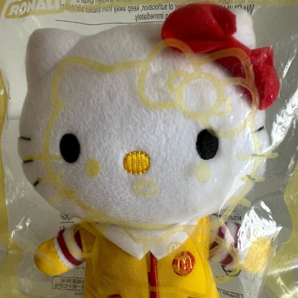 2013 Limited Edition Hello Kitty McDonalds Crew Plushie - Picture 4 of 6